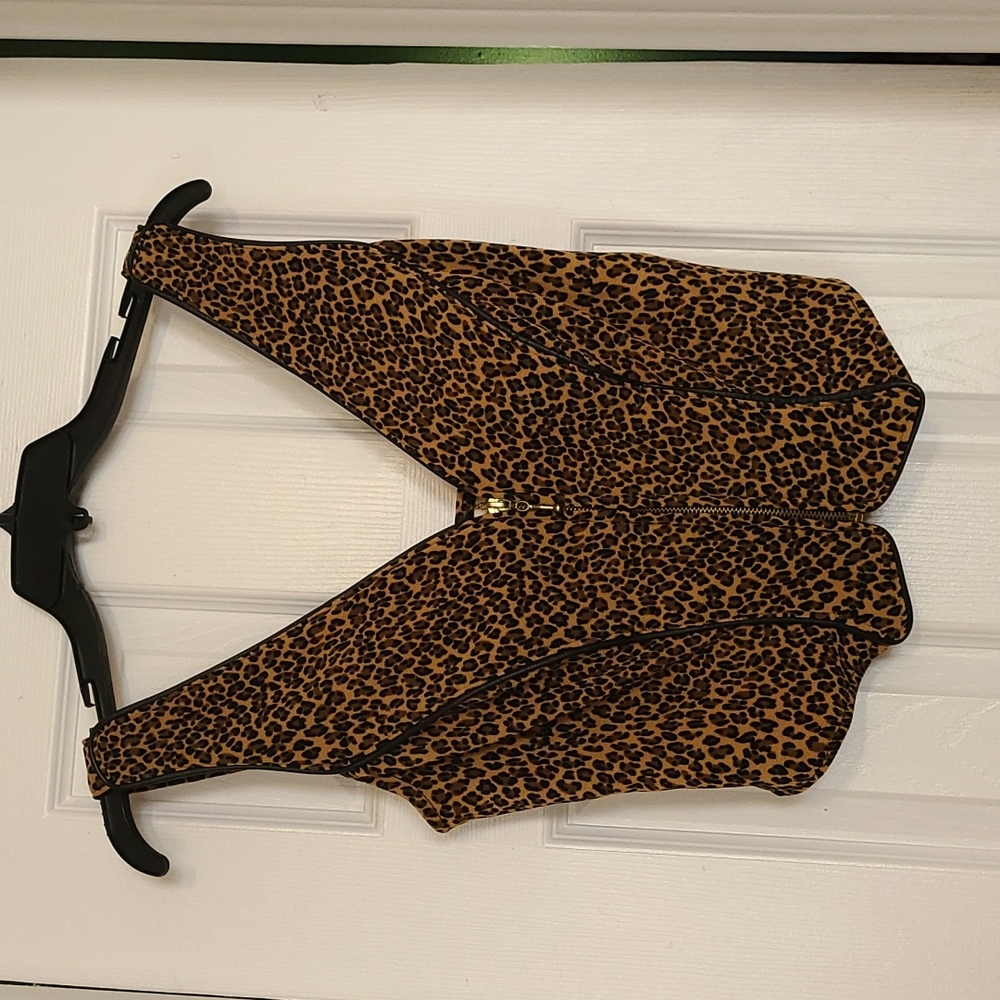 Clothes - Picture 4 of 6